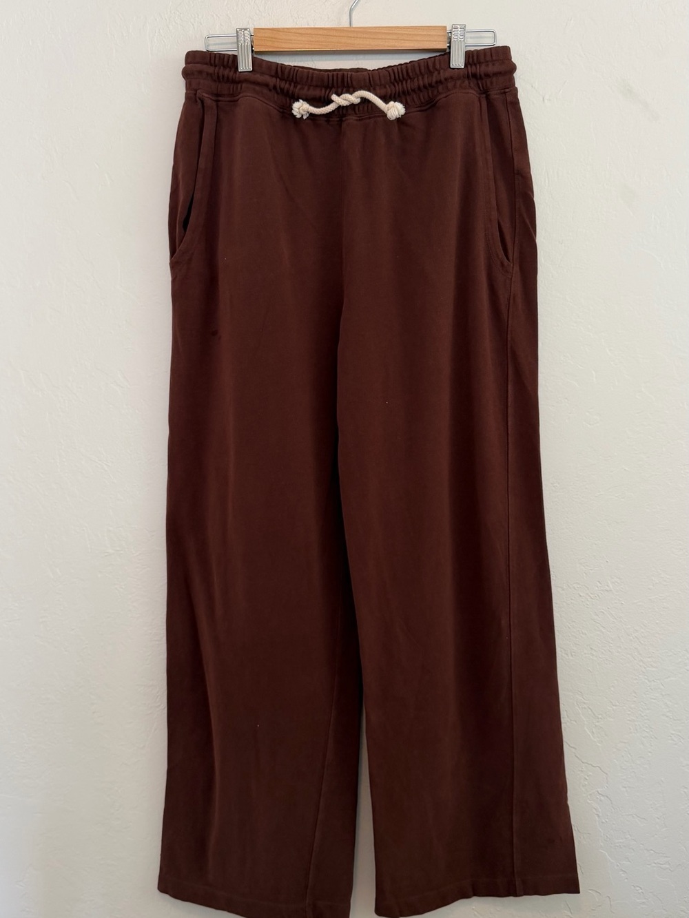 Universal Thread Women’s Brown Wide-Leg Drawstring Sweatpants